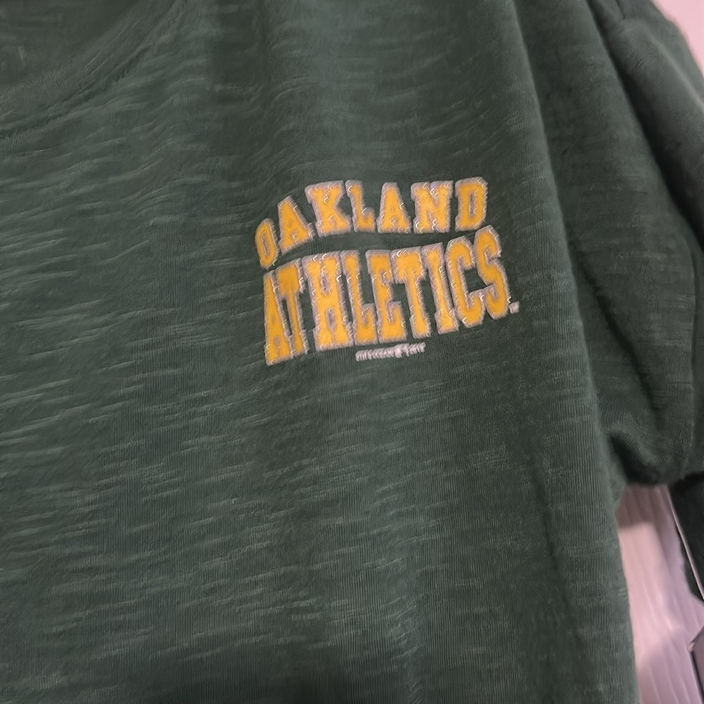 NWT Green Oakland Athletics T-Shirt size medium - Picture 3 of 11